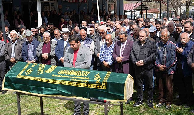 Beşiktaş'taki yangında hayatını kaybeden Erzincanlı Binali Çayır son yolculuğuna uğurlandı