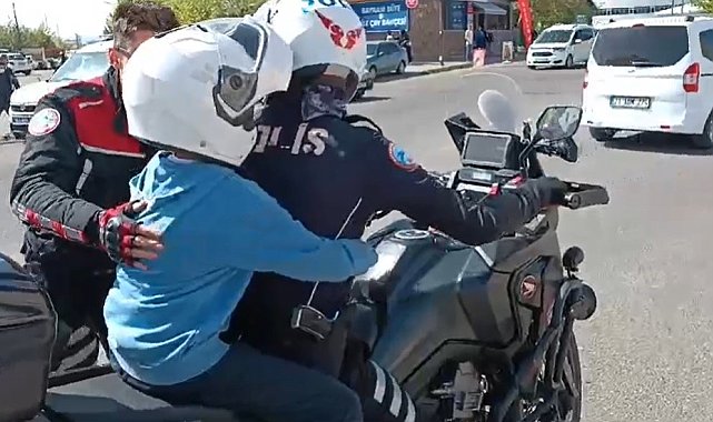 Bingöl'de sınav öncesi kimliğini unutan öğrencilerin imdadına polis ekipleri yetişti