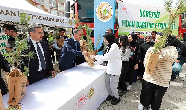 Bingöl'de vatandaşlara fidan dağıtımı yapıldı