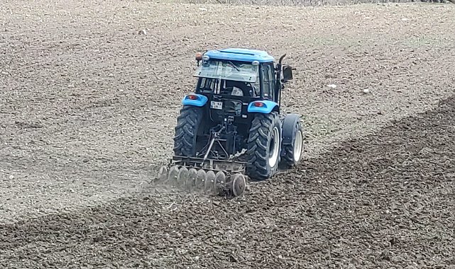Çiftçilerin tohum ekimi mesaisi