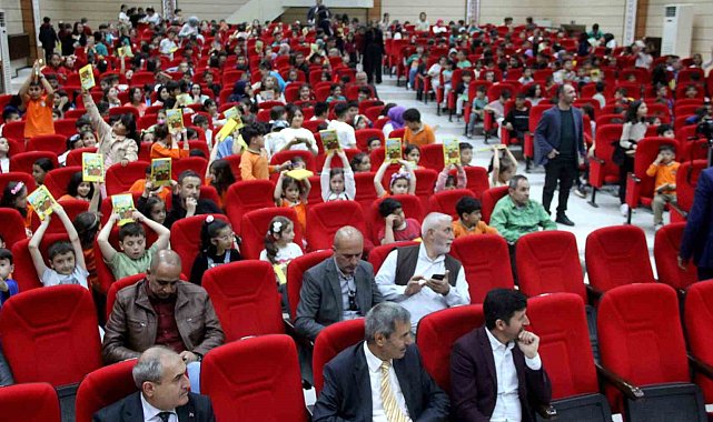 Çizgi kitap kahramanı "Şakrak" Erzincan'da çocuklarla buluştu
