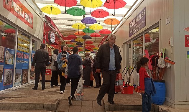 Deprem bölgesi Malatya'da konteyner çarşılarda yoğunluk yaşanıyor