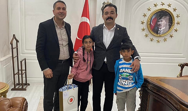 Digor’da çok kitap okuyan öğrencilere ödül