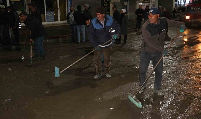 Diyadin'de caddeler tazyikli su ile yıkandı