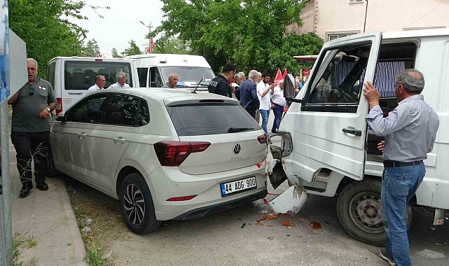 Dört aracın karıştığı kazada: 1 kişi yaralandı