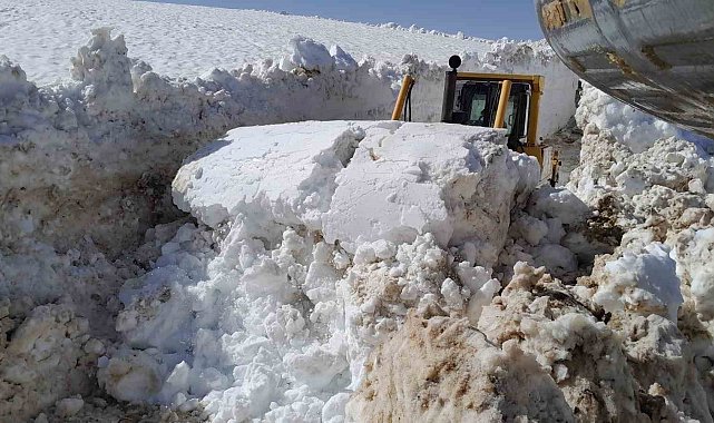 Doski Vadisi'nde 5 metrelik karla mücadele çalışması