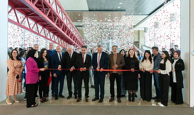 Dünya Sanat Günü Karma Resim Sergisinin açılışı yapıldı