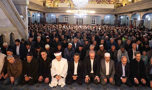 Elazığ'da bayram namazında camiler doldu taştı