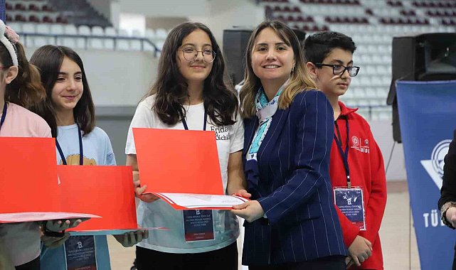 Elazığ'da dereceye giren öğrencilere ödülleri verildi