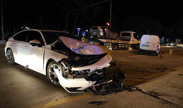 Elazığ'da hafif ticari araç ile otomobil çarpıştı: 1 yaralı
