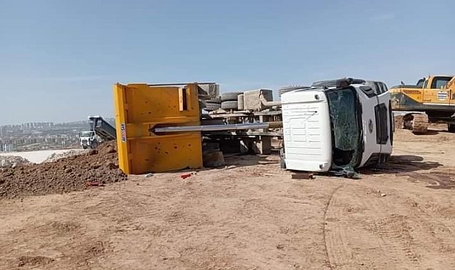 Elazığ'da kamyon devrildi: 1 yaralı