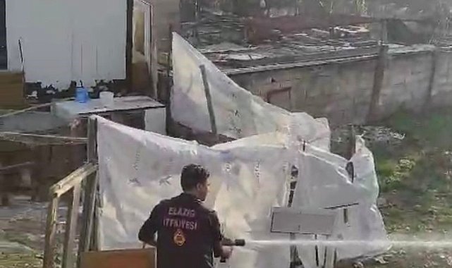 Elazığ'da otluk alanda çıkan yangın binalara sıçramadan söndürüldü