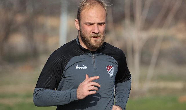 Elazığspor'da kaleci Hakan korkuttu