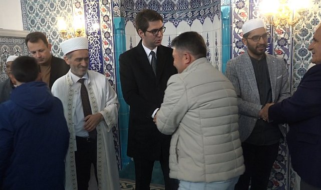 Erciş'te bayram namazı için camiler doldu