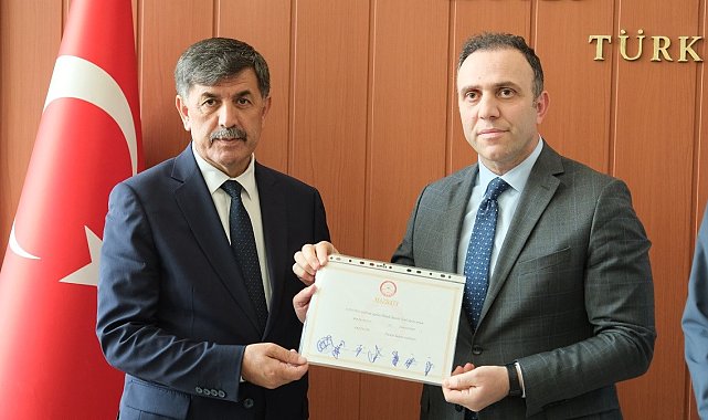 Erzincan Belediye Başkanı Aksun mazbatasını aldı