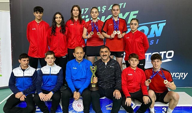 Erzincanlı badmintoncular 4 farklı branşta Türkiye şampiyonluğu kazandı