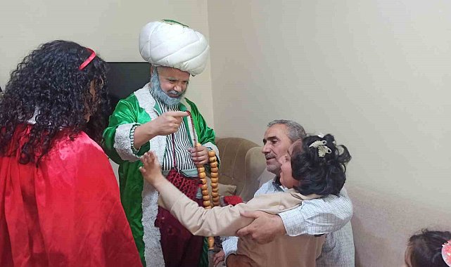 Evden çıkamayan engelli çocuklara 23 Nisan sürprizi