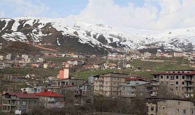 Hakkari dağları yeniden beyaza büründü