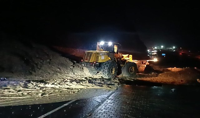 Hakkari'de sağanak yağış etkili oluyor