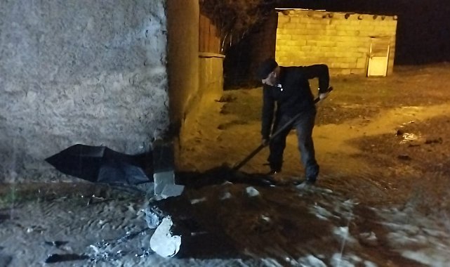 Hakkari'de sağanak yağış sele dönüştü