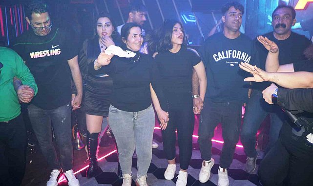 İranlılar Van'da halay çekmeyi öğreniyor