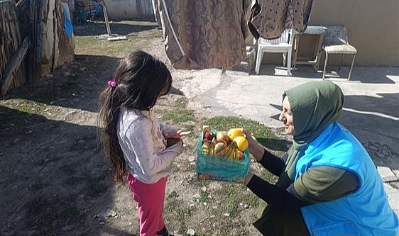 ‘İyilik paketleri ve gıda kartları’ ailelere ulaştırılmaya devam ediyor