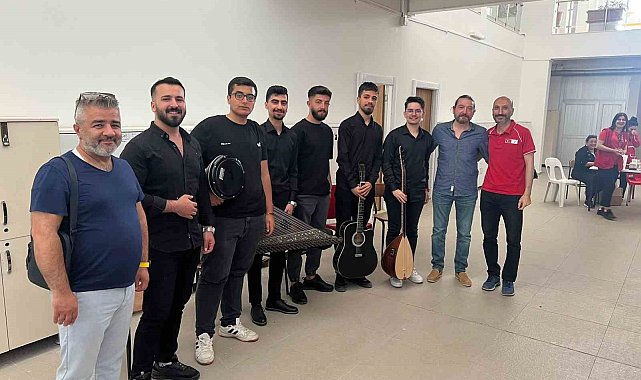 Kan bağışına türkülü destek