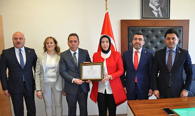 Kars Belediye Başkanı Senger, mazbatasını aldı