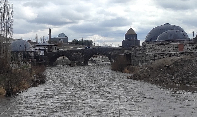 Kars Çayı eriyen kar sularıyla yükseldi
