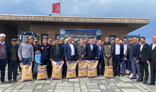Kars’ta çiftçilere korunga tohumu dağıtıldı