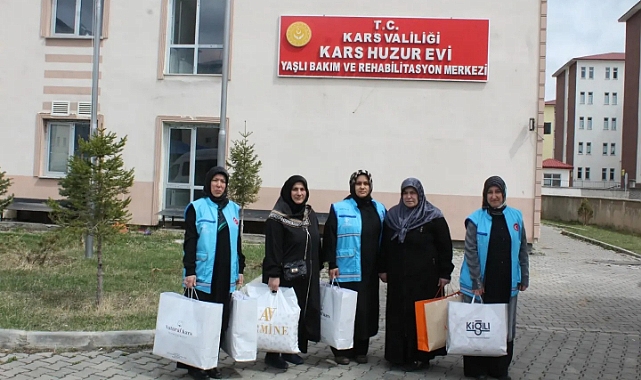 Kars’ta huzurevi sakinlerine bayram ziyareti