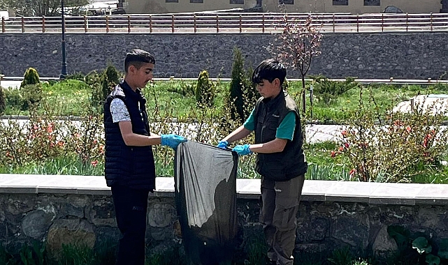 Kars Ülkü Ocakları, Bedesten bölgesini temizledi