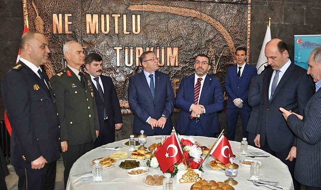Kars'ta bayramlaşma töreni düzenlendi