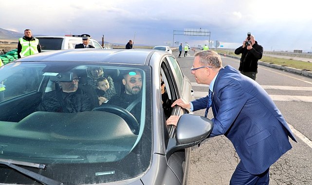 Kars'ta trafik uygulamaları sürüyor