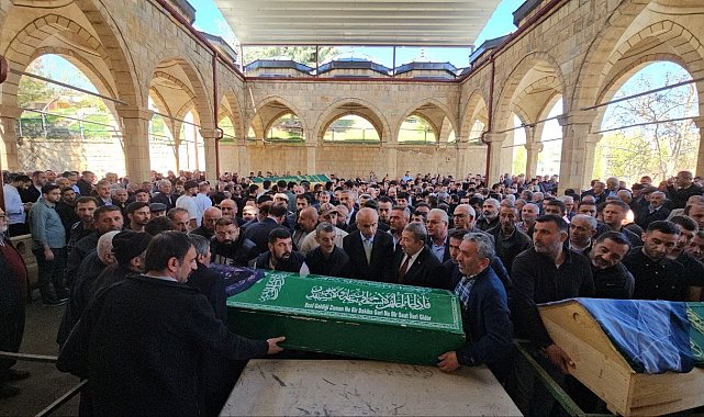 Kaza kurbanı 3 kişi gözyaşları arasında defnedildi