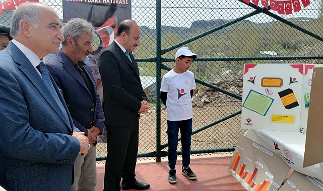 Köy okulunda açılan bilim fuarında öğrenciler projelerini tanıttı