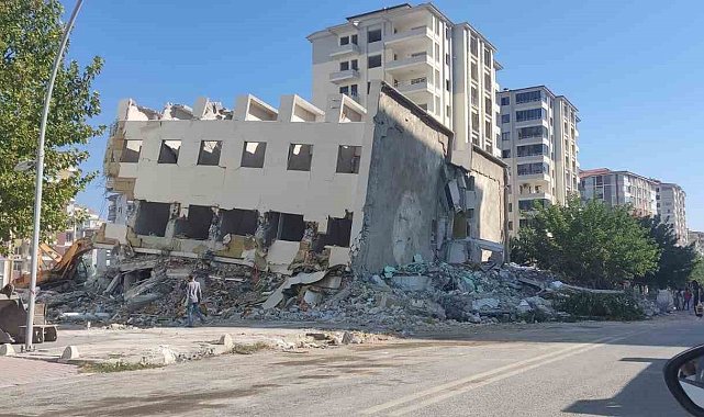 Malatya'da asrın felaketinin izleri siliniyor