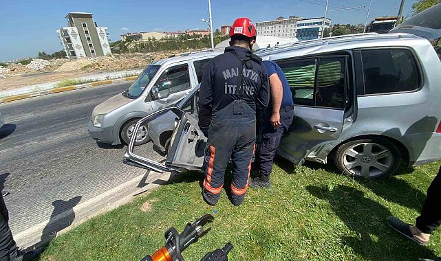 Malatya'da kavşakta üç araç çarpıştı: 4 yaralı