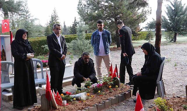 Malatya'da şehitlikte hüzünlü bayram