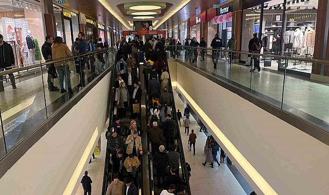 Malatyalılar bayram alışverişini alışverişini yaptı, çocuklar eğlendi
