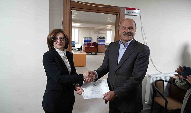 Mazbatasını alan Iğdır Belediye Başkanı Güneş göreve başladı
