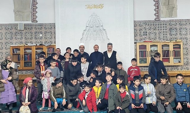 Minik kalpler camilere akın etti