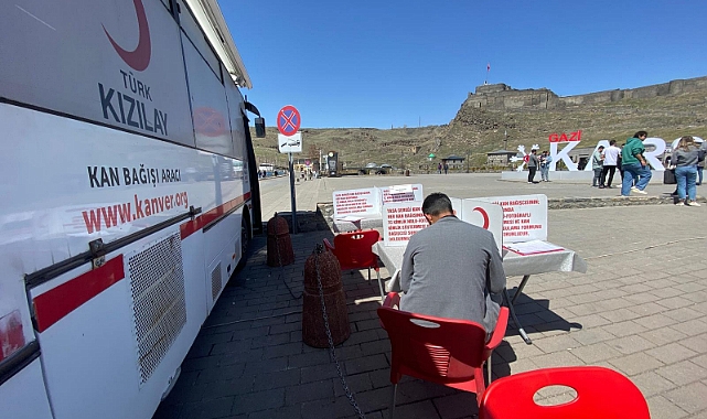 Mobil kan bağış aracı bedestende yer aldı