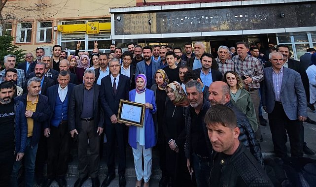 Muş'ta belediye başkanları mazbatalarını aldı