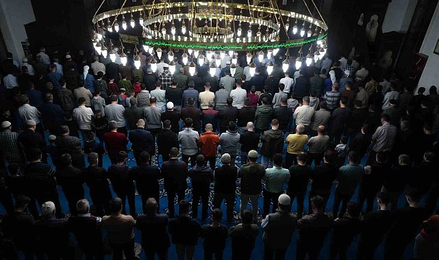 Muş'ta Kadir Gecesi dualarla idrak edildi