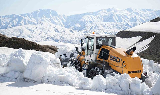 Muş'ta karla mücadele ekipleri 4 ayda 23 bin kilometre yol açtı