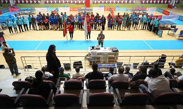 Muş'ta Masa Tenisi Turnuvası 60 sporcunun katılımı ile başladı