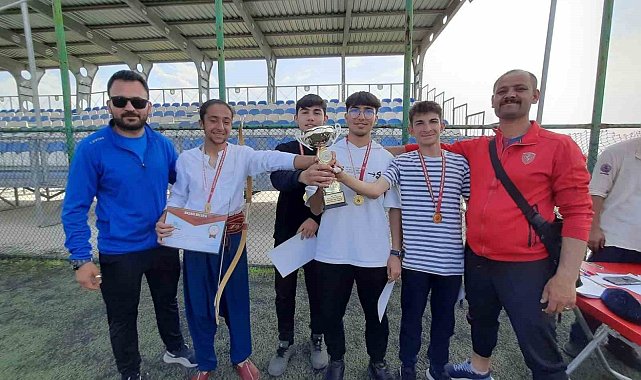 Okul olarak okçuluk yarışmasında birinci oldular