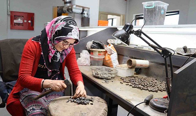 Oltu Taşı artık kadınlar tarafından nakış nakış işleniyor