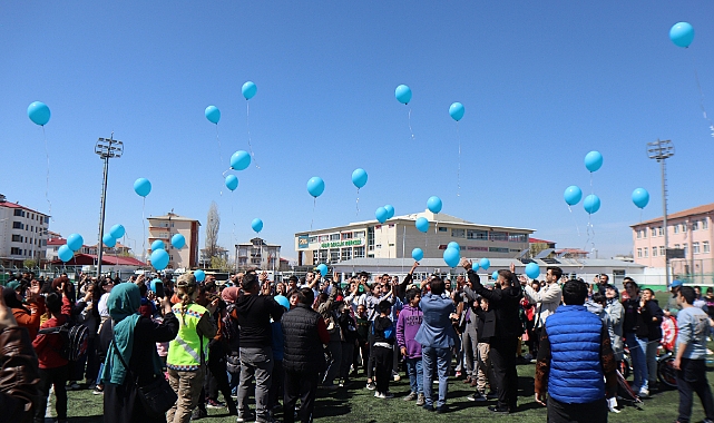 Otizmli çocuklar, "farkındalık günü" etkinliklerinde eğlendi